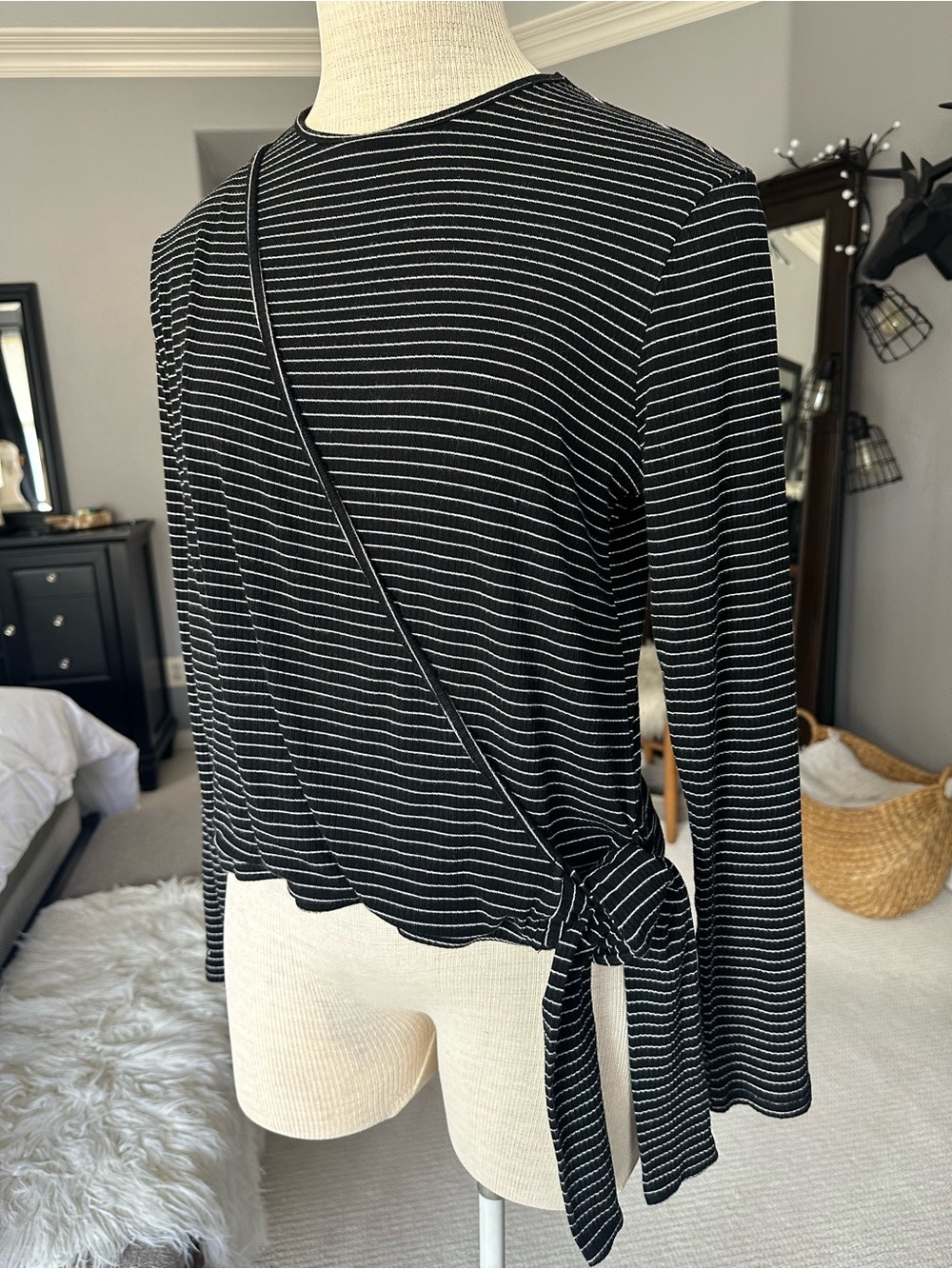 MELI Striped Long-Sleeve Tie-Side Top black and White size large - Picture 3 of 12